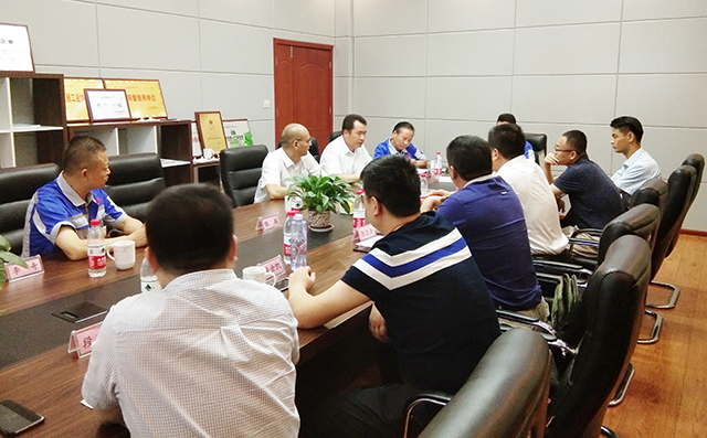 暨揭牌儀式之后校領導章丘區領導在山東居邦源機械集團董事長景奉國的引領下進行座談,會議指出國以才立,政以才治,業以才興,創新驅動的實質是人才驅動。 暨揭牌儀式之后校領導章丘區領導在山東居邦源機械集團董事長景奉國的引領下進行座談,會議指出國以才立,政以才治,業以才興,創新驅動的實質是人才驅動。