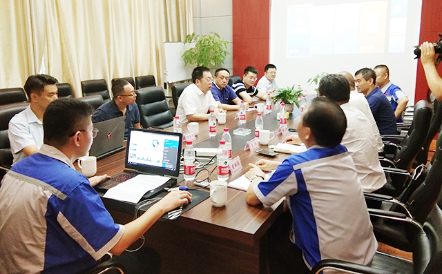 暨揭牌儀式之后校領導章丘區領導在山東居邦源機械集團董事長景奉國的引領下進行座談,會議指出國以才立,政以才治,業以才興,創新驅動的實質是人才驅動。 暨揭牌儀式之后校領導章丘區領導在山東居邦源機械集團董事長景奉國的引領下進行座談,會議指出國以才立,政以才治,業以才興,創新驅動的實質是人才驅動。