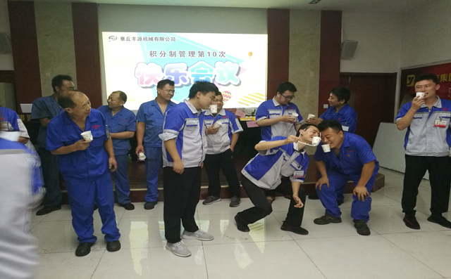 紙杯傳水 紙杯傳水