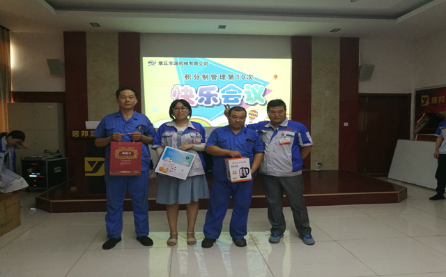 大會進行到這里我們迎來了大家期待已久的“拍賣會”嘍 大會進行到這里我們迎來了大家期待已久的“拍賣會”嘍