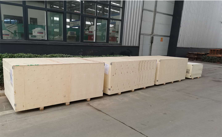 擺放整齊等待發貨的羅茨風機 擺放整齊等待發貨的羅茨風機