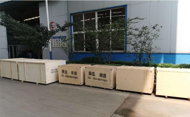 擺放整齊等待發貨的羅茨風機 擺放整齊等待發貨的羅茨風機